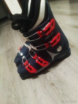 Predám lyže, lyžiarky a prilbu