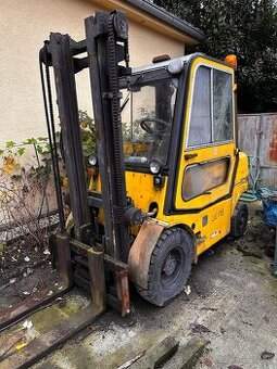 Vysokozdvižný vozík.