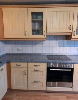 Venkovská krémová kuchyně se spotřebiči,6023