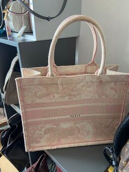 Růžová kabelka Dior Book tote