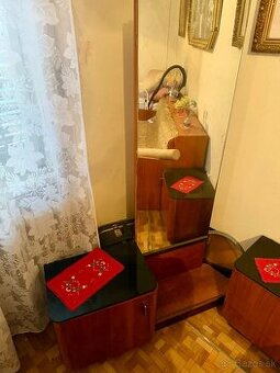 Retro toaletné zrkadlo so skrinkami / Toaletka