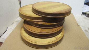 Drevené taniere a drevené podložky pod hrnce