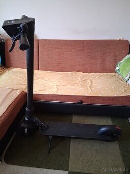 Elektrická kolobežka značky bordel.