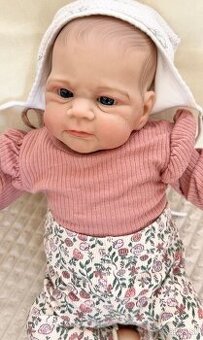 Realistická bábika Eli