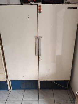 Dvojdverová chladnička 900l