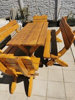 Drevený záhradný set (stôl, 2x lavica a 2x stolička)