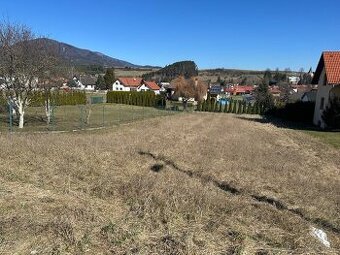Rezervovaný-Pozemok pre výstavbu rodinného domu vo Valči