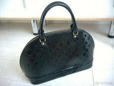 Dámska kabelka v čiernej farbe - 1