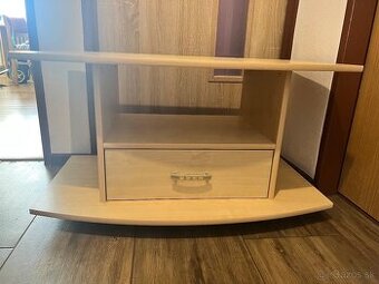 Stolík pod Tv