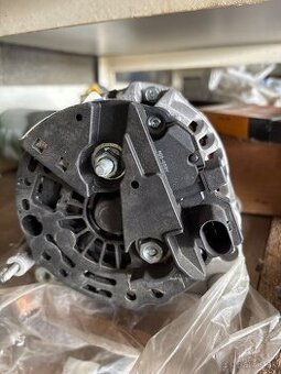 Predám nový alternátor Bosch + nový remeň Continental 6PK737