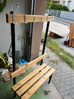 Kvalitné drevené lavičky s vešiakmi