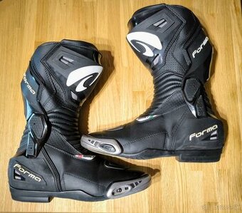 Forma Hornet 44