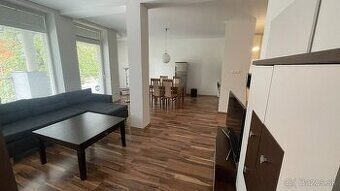 Priestranný 3-izbový byt 83,2 m² v centre Levíc na predaj
