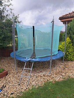Trampolína