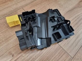 PODVOLANTOVA RIADIACA JEDNOTKA NA MULTIFUNKCIU