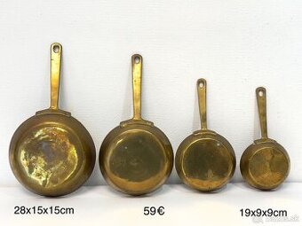 Rôzne retro kuchynské potreby mosadz a medené