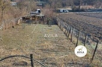 NA PREDAJ: zaujímavý pozemok o výmere 1064m2 - Chtelnica - 1