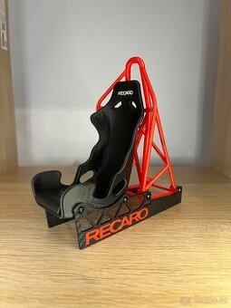 Stojan na telefón v štýle športového sedadle Recaro