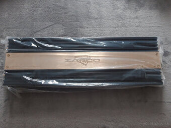 =VLAJKOVÁ LOĎ ZAPCO= 6-KANÁLOVÝ AUDIOPHILE ZOSILŇOVAČ