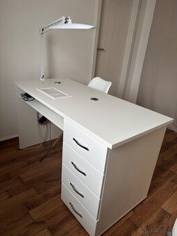 Predam manikérsky stol