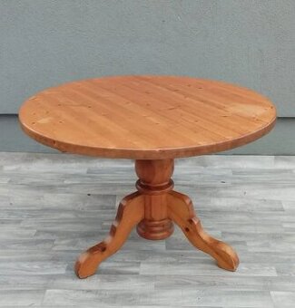 Stôl okrúhly smrekový.