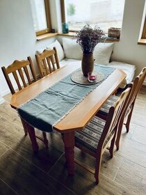 Jedálenský stôl z masívu + 4 stoličky
