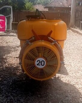 Postrekovač na vinohrad ventilátorový