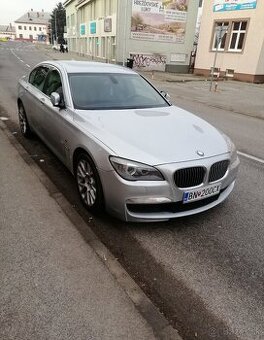 BMW 750i