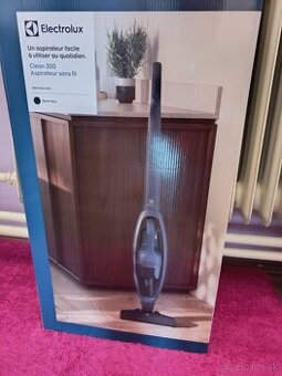 Tyčový vysávač Electrolux clean 300