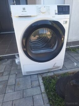 Na predaj: Sušička Electrolux PerfectCare 800