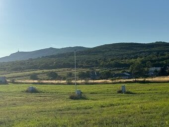 Predám stavebný pozemok v Štitároch 693m2