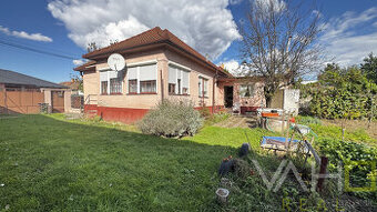 🏡 Na predaj: tehlový rodinný dom s veľkým pozemkom v obci Vá