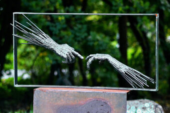 Ocelová plastika "Božský dotek" - originální umělecké dílo - 1