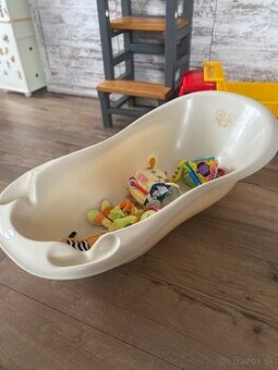 Vanička + hračky