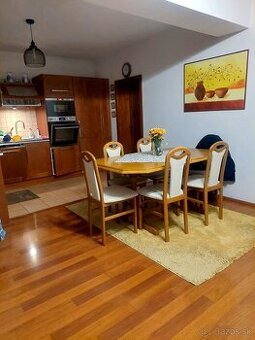 Predam jedalensky stol a pat stoliciek