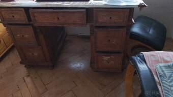 Predám starožitné stoly,rozťahovací gauč,kreslá