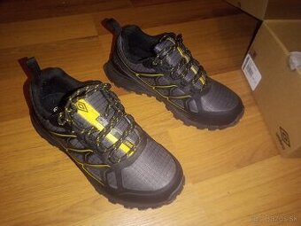 Predam damske tenisky Umbro