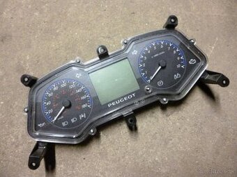 Peugeot Metropolis 400i. Přístroje.  Od 2013