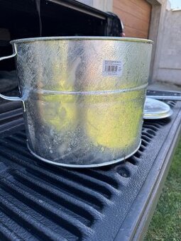 Zavaraci hrniec 20L úplne novy