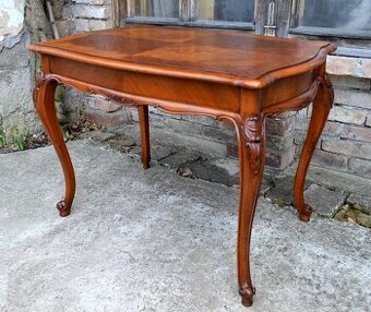 Stôl z čerešňového dreva