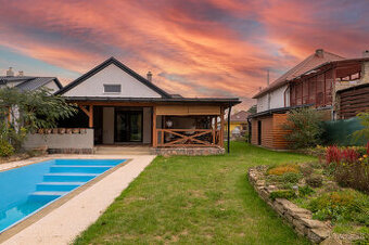 Zrekonštruovaný dom s bazénom a veľkým pozemkom | Podlipníky