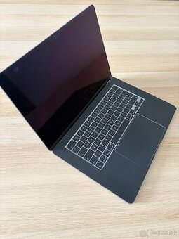  Apple MacBook 15" M3 (2024) – 8GB / 512GB – Kozmická sivá