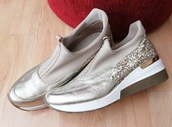 PEKNÉ DÁMSKE TOPÁNKY veľ.38