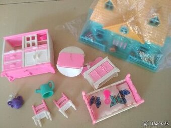 Zariadený mini domček a ďalší nábytok do domčeku