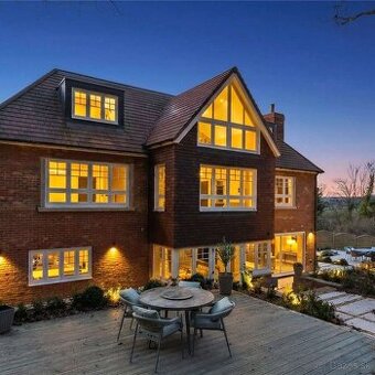 Hľadáme dom, penzión alebo 4+ izb. byt na prenájom