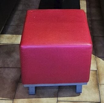 Predám červené taburetky
