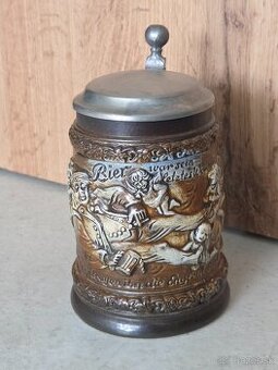 pivný krígel s deklom hnedý 0,3L