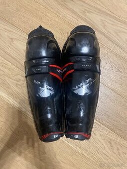 Bauer Vapor Fly40 – chrániče holení (kolenačky)