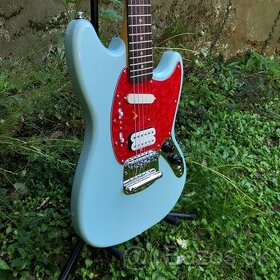 Fender Mustang Kurt Cobain Sonic Blue replika + darčeky