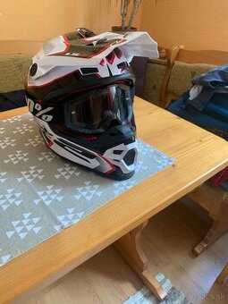 Prilba Ls2, okuliare 100% a dres na mx, enduro…